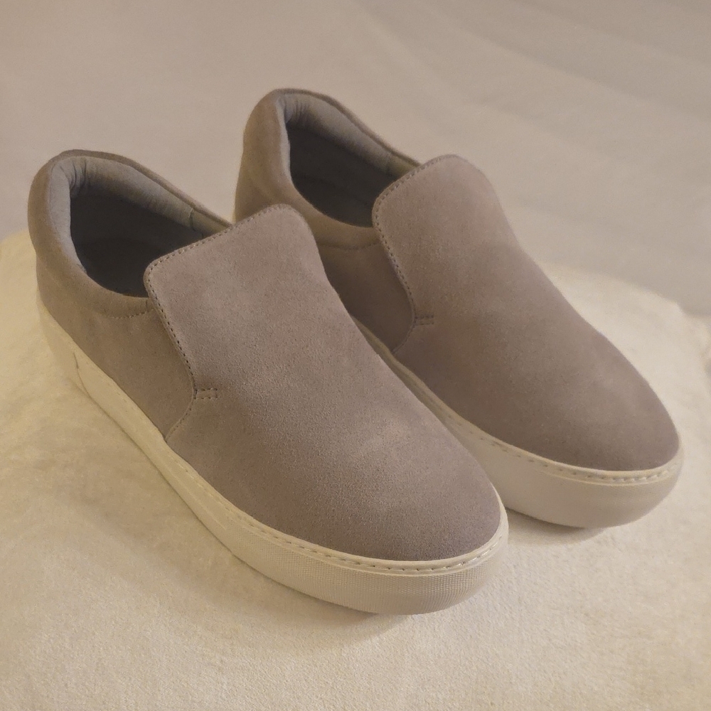 J/SLIDES Women's Light Gray Suede Slip-On Loafers Size 9 NWOT